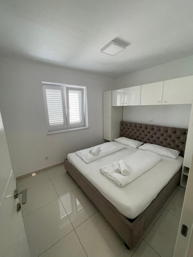 Villa San Antonio-Exclusive Apartments Baska  Exterior photo